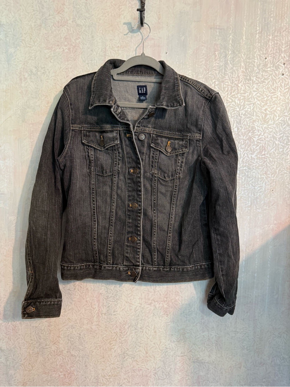 GAP Women's Charcoal Black Denim Trucker Jacket, Perfect Over Sun Dress! Sz Med